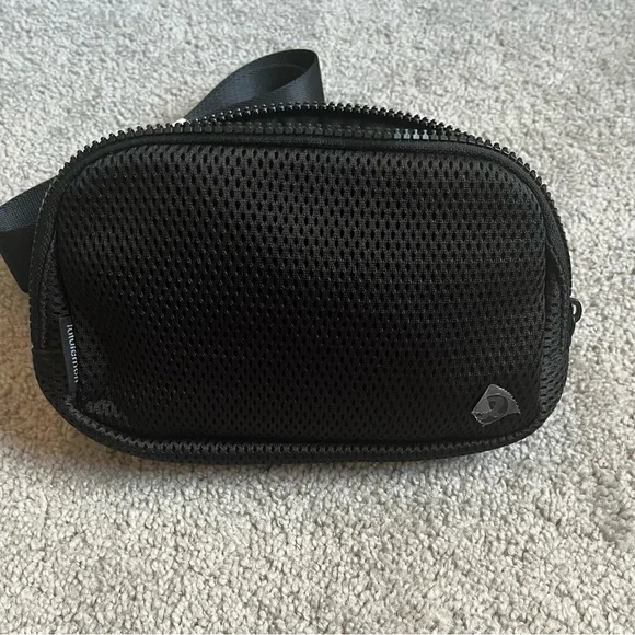 NWT LULULEMON Black Mesh Athletic Bag - Picture 2 of 8